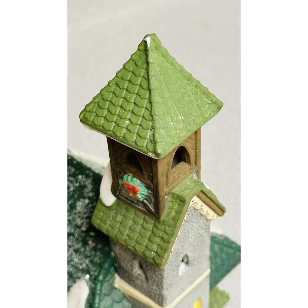 Dept 56 North Pole Series North Pole Chapel #5626-0 Heritage Village Retired